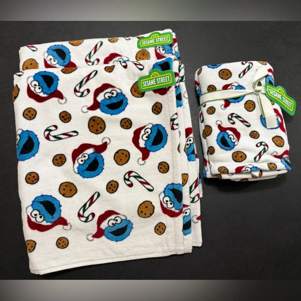 Sesame Street 4 Pc Santa Cookie Monster Towel Set (2Bath, 2Hand) NWT